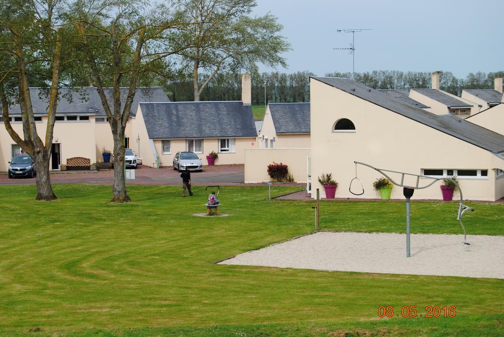 Village De Gites De L'Anse De Moidrey Екстериор снимка